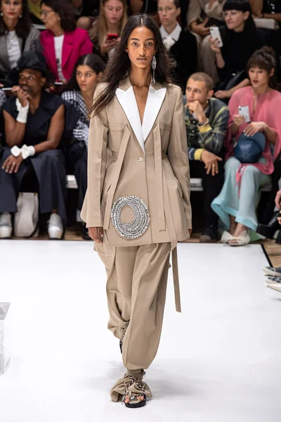 Look 3